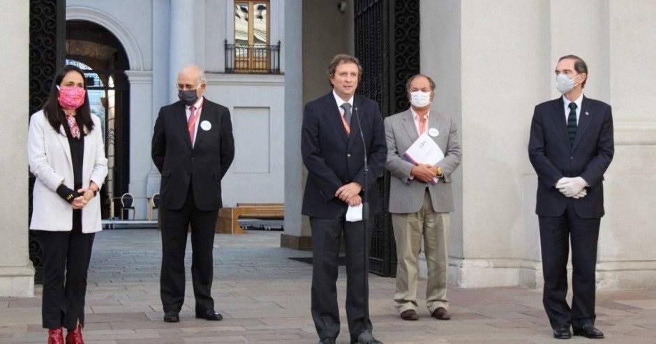 El Ministro de Justicia y Derechos Humanos, Hernán Larraín, junto a la Subsecretaria de la Niñez, Carol Bown, recibieron a distintos empresarios que se sumaron a la iniciativa.